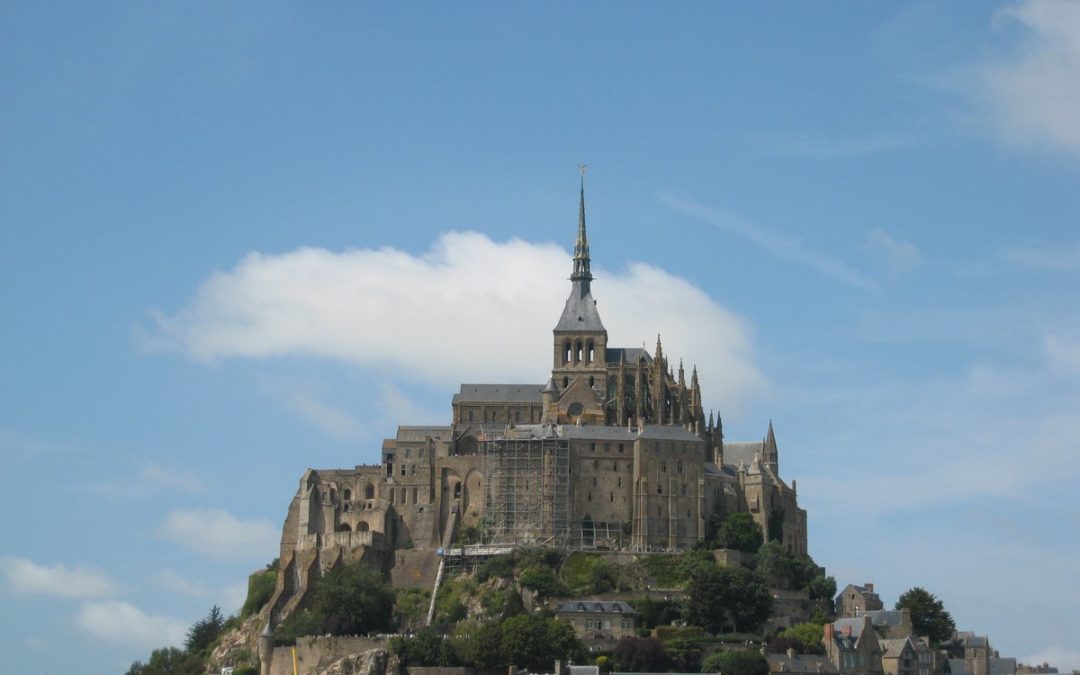 Le Mont Saint Michel à 60 km, lieu de légendes